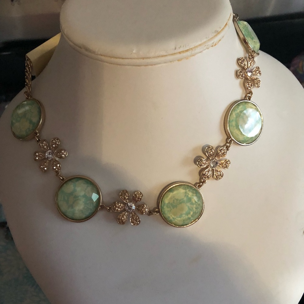 Es Mor Costume Floral Jewelry Set- 488 $15 or $12 w/offer 🎉